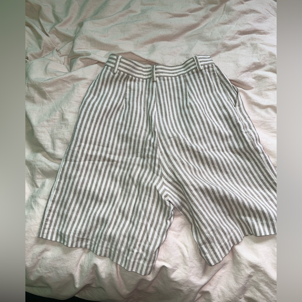 Vintage shorts, mid waisted, light weight material